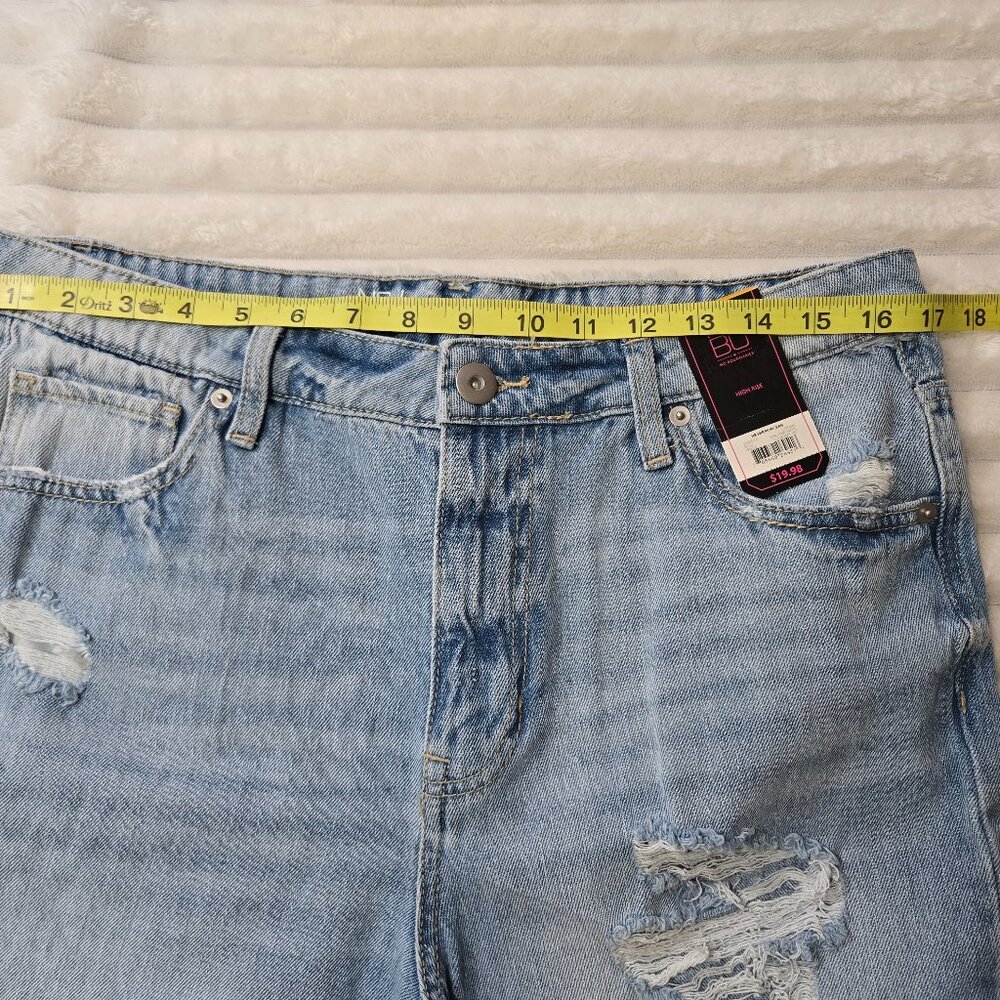 No Boundaries Jeans - Picture 9 of 11